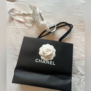 Chanel black white shopping bag with flower & ribbon
